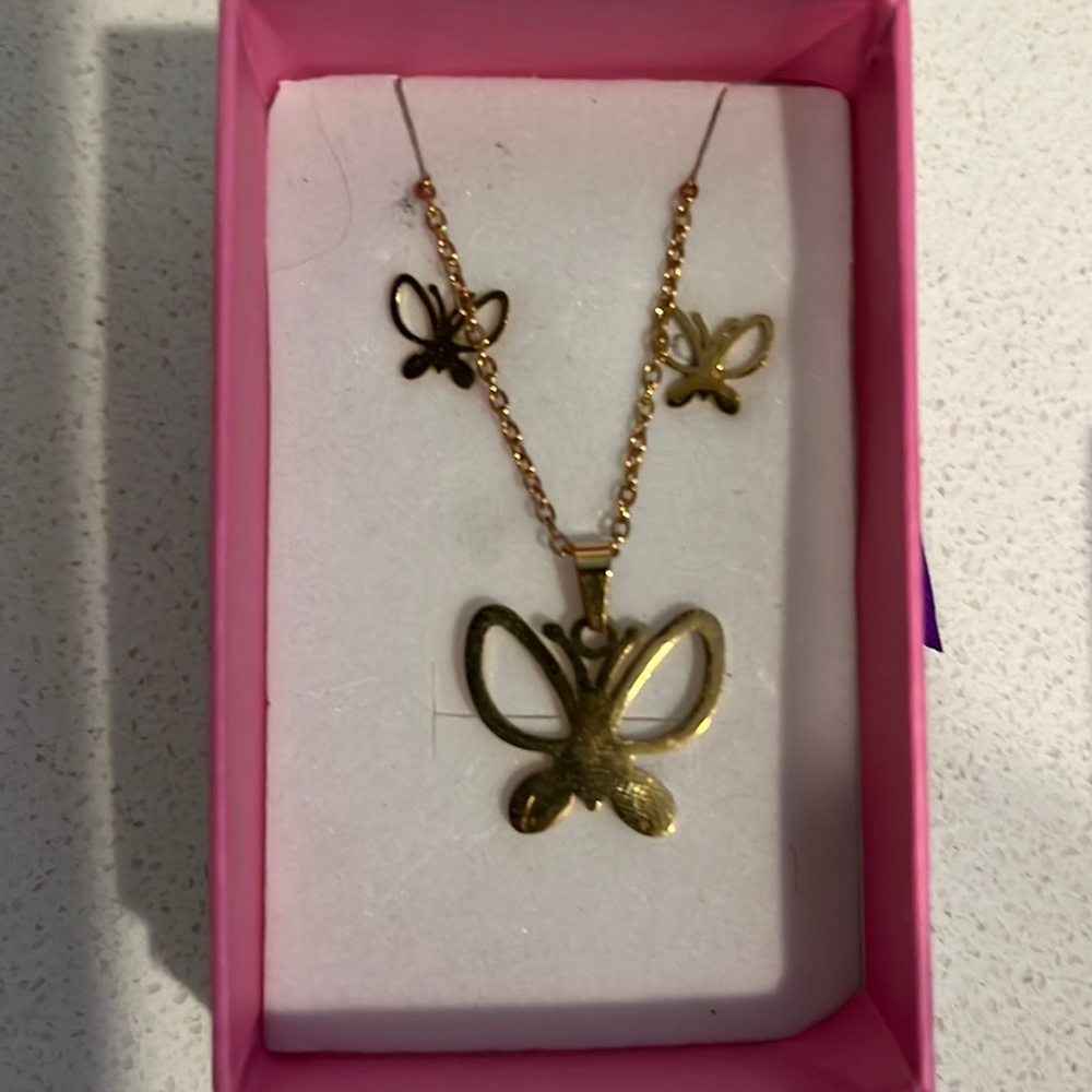Necklace & Earrings Set